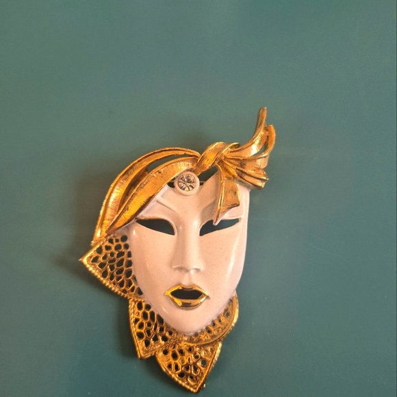 Gold Tone Mask Brooch Pin Mysterious Drama Ladies Woman Face Brooch - Picture 1 of 5